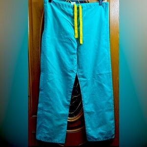 MEDLINE 55% cotton approx 39 inches long size S. scrubs from a clean family home